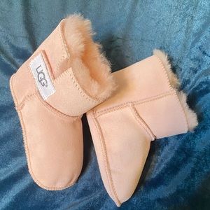 UGG®️
Girls' Erin Suede & Sheepskin Booties - Baby, Walker size M
